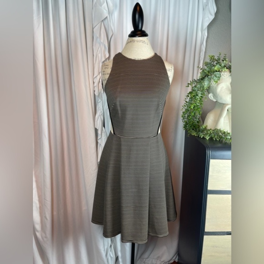 Metaphor Black & Beige Stripe Sleeveless Mini Dress Size 10